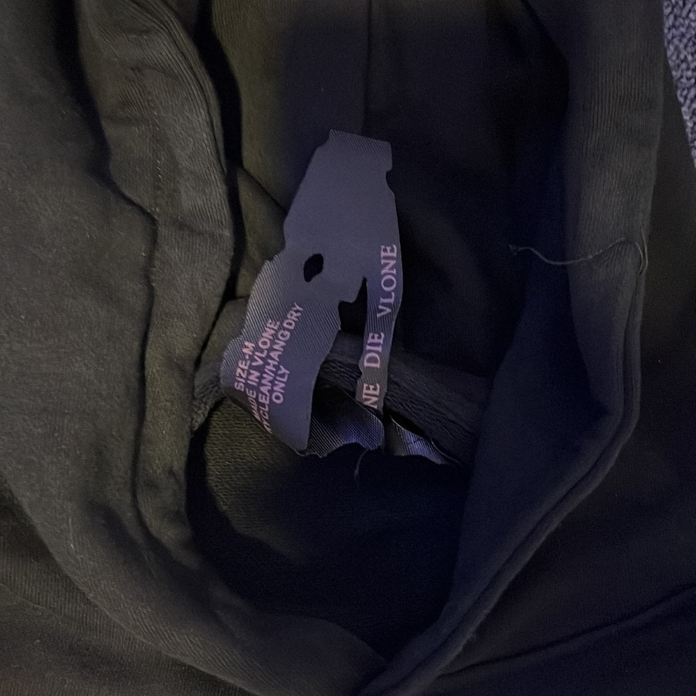 Vlone - Picture 4 of 6
